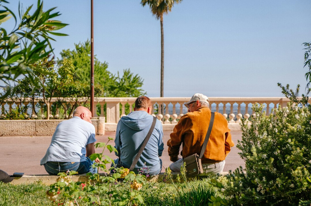 seniors enjoying group tour